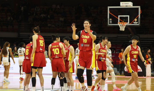 v站-18分钟轰20+11，张子宇成唯一亮点！女篮不敌欧洲冠军3大差距明显