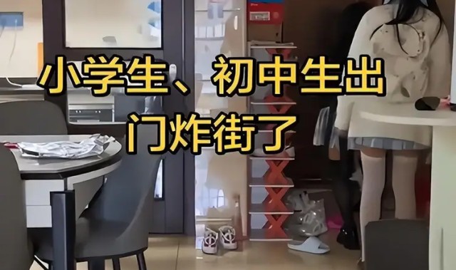 v站-“我女儿敢这样，腿给砸断”，宝妈晒2个女儿出门，装束让人怒了
