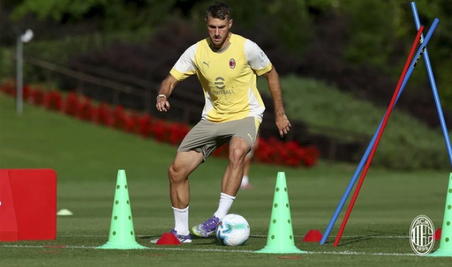 v体育-希门尼斯复查结果良好，即将回归米兰训练|圣地亚哥·希门尼斯|AC米兰|阿姆斯特丹|圣地亚哥-希门尼斯|阿尔瓦罗-希门尼斯_新浪体育_新浪新闻