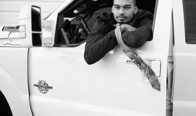 v站-文班登上LOVE杂志：盖帽像毁掉对手的一天 学少林功夫是多年梦想|马刺|圣安东尼奥马刺队|夏洛特黄蜂队|孟菲斯灰熊|文班亚马_新浪体育_新浪新闻